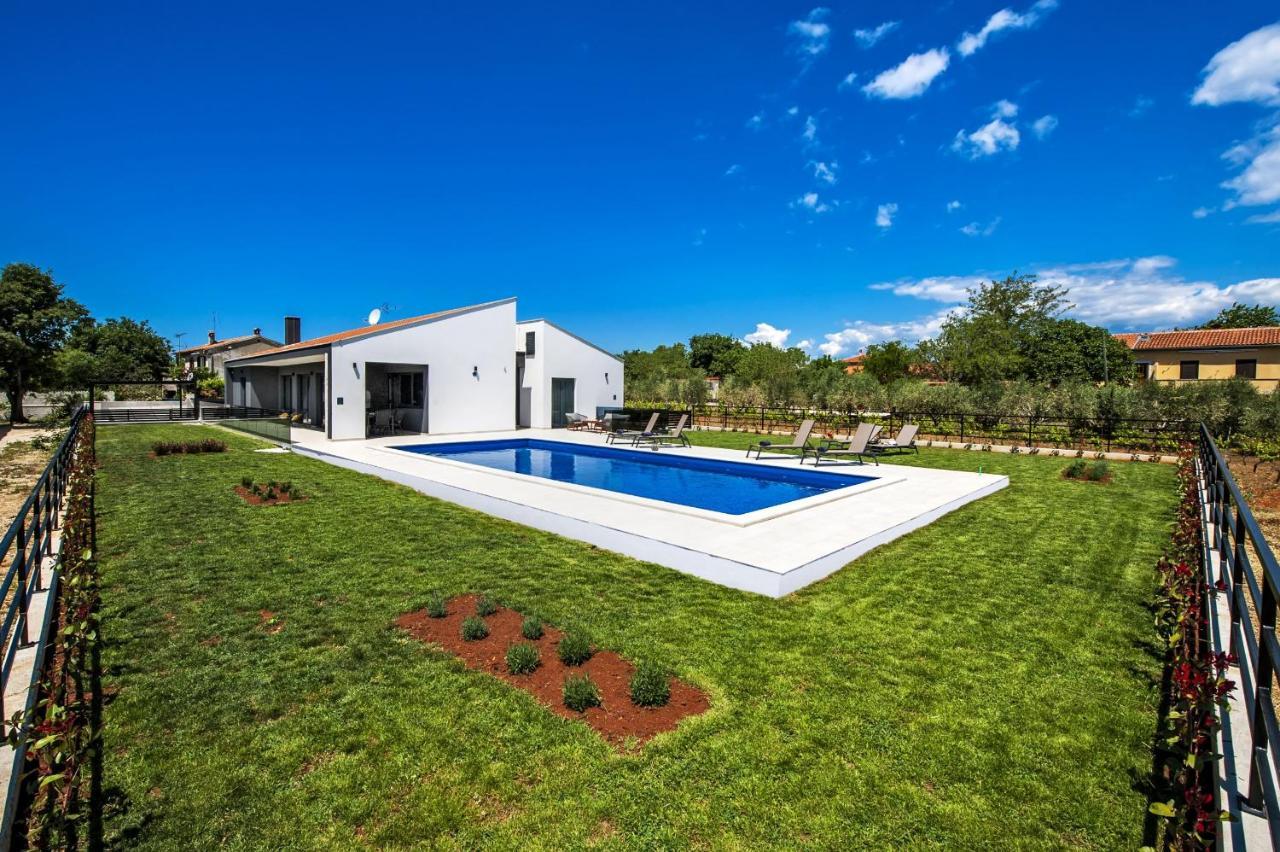 Villa Xo Ровинь Экстерьер фото