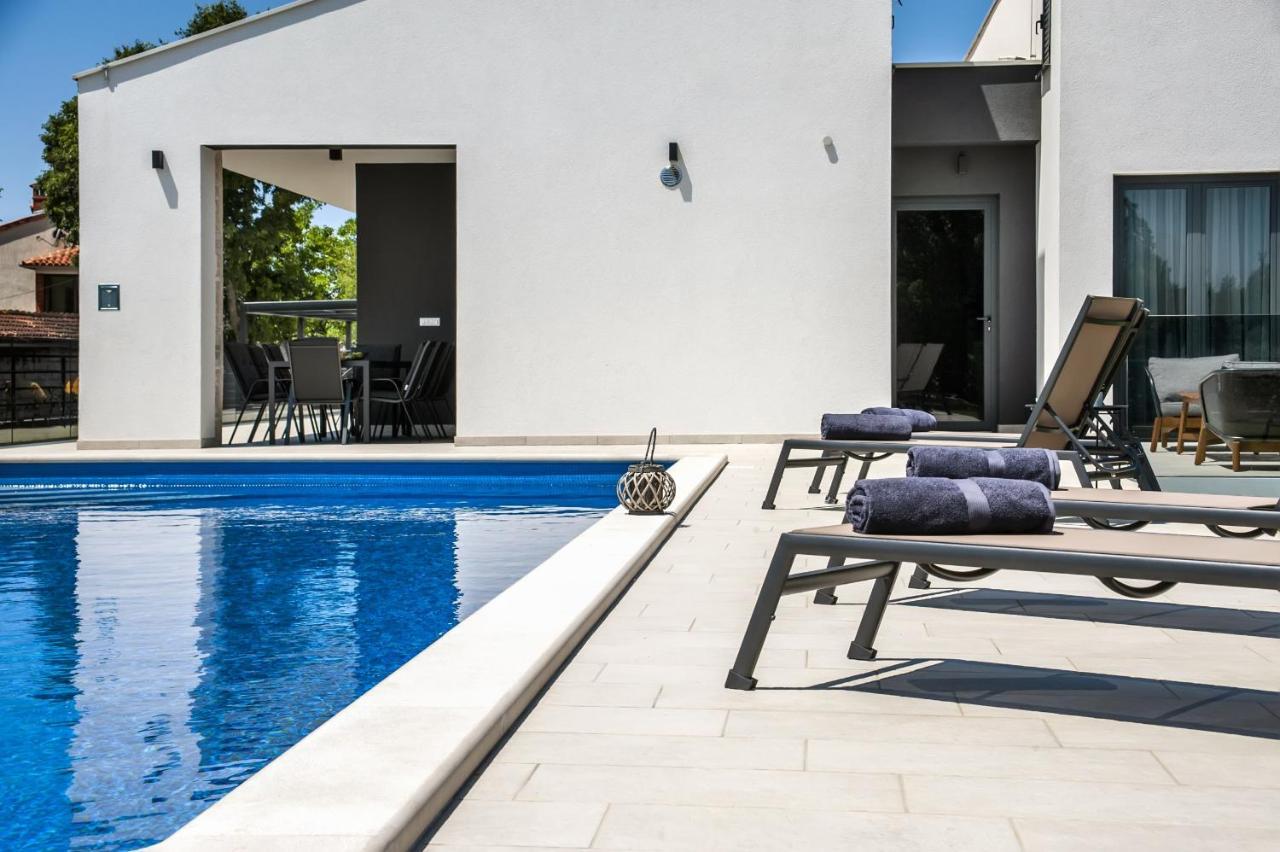 Villa Xo Ровинь Экстерьер фото